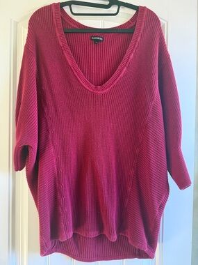 Express Women's V‑Neck Oversized Sweater in Berry